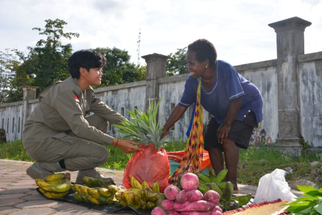 
					Peduli Perekonomian Lokal, Polisi Belanja Langsung dari Mama-Mama Papua di Mimika