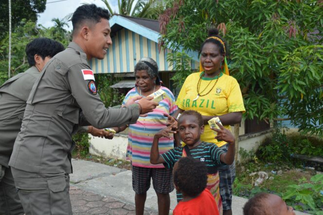 
					Dukung Tumbuh Kembang Anak Papua, Personel Ops Damai Cartenz-2025 Berbagi Susu Kotak di Mimika