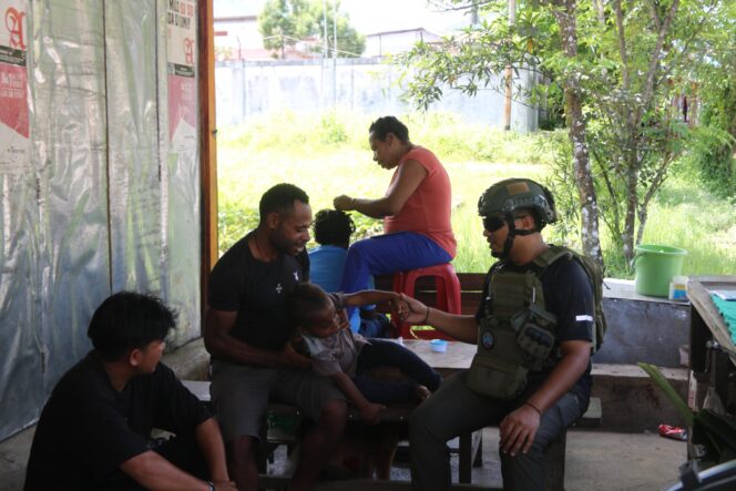 
					Personel Ops Damai Cartenz Ajak Warga Yalimo Jaga Kesehatan dan Ciptakan Kedamaian