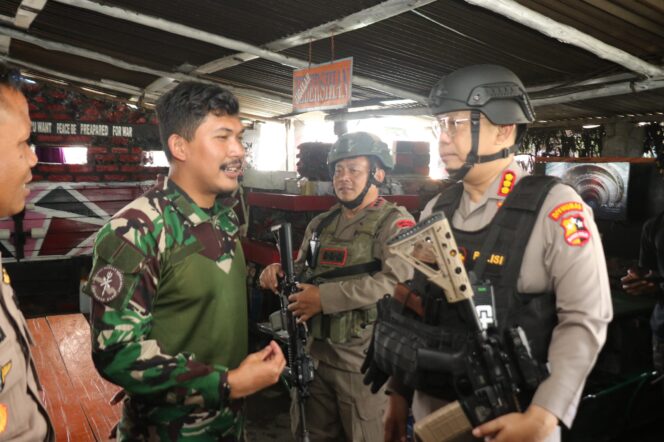 
					Sinergitas TNI-Polri Menguat, Ops Damai Cartenz-2025 Sambangi Pos Kopasgat di Puncak Jaya