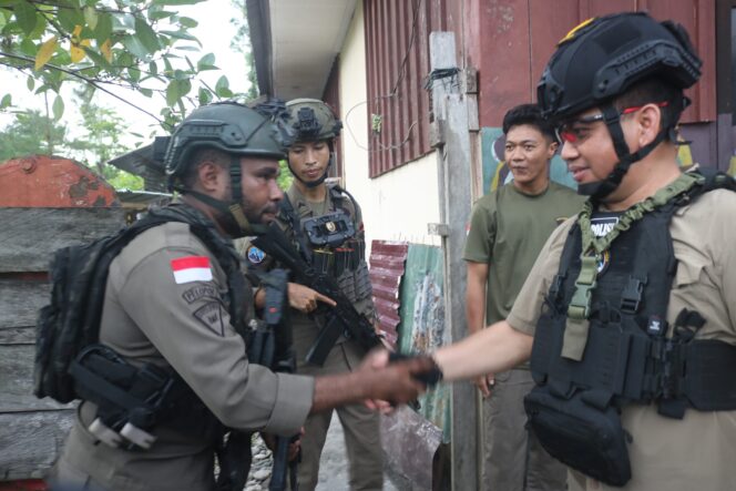 
					Pimpin Asistensi ke Pos Tindak Yahukimo, Sejumlah PJU Damai Cartenz Pastikan Personel Siaga dan Berjiwa Humanis