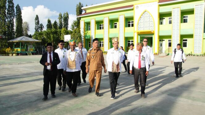 
					Irjen Kemenag Tinjau MIN Keerom, Wakil Bupati Keerom Sambut dan Menyertai Kunjungan