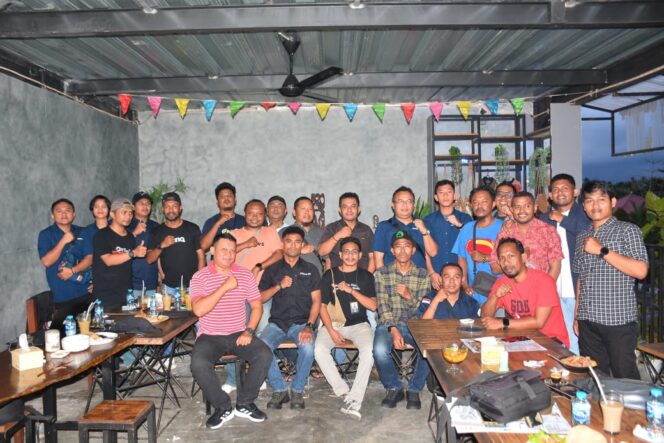 
					Satgas Humas Operasi Damai Cartenz Jalin Kedekatan dengan Wartawan di Mimika