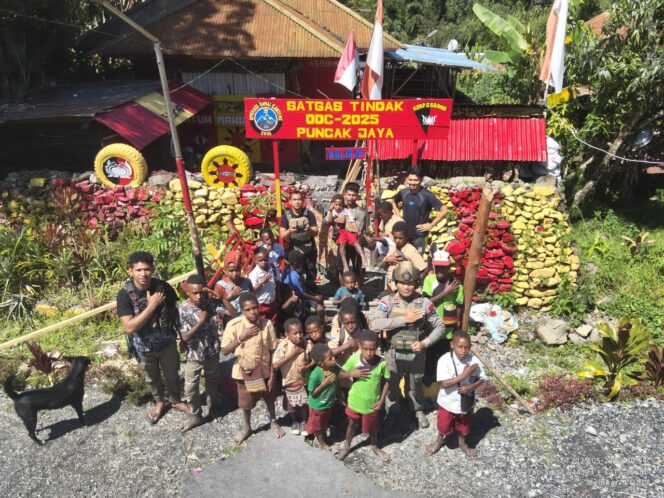 
					Ops Damai Cartenz-2025 Pererat Kebersamaan dan Motivasi Anak-anak di Kulirik