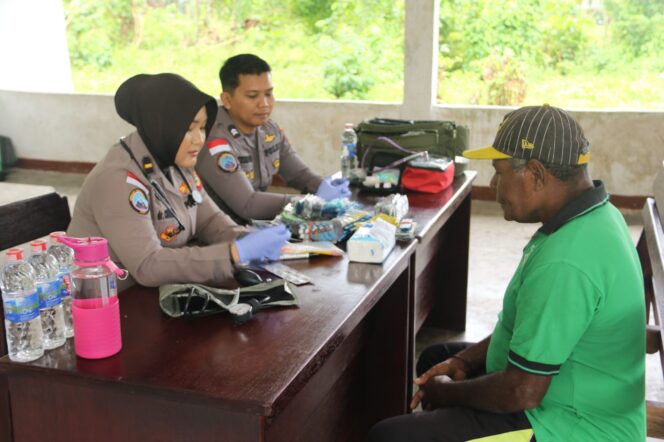 
					Tokoh Masyarakat Kampung Ansudu, Apresiasi Satgas Ops Damai Cartenz Gelar Bakti Kesehatan Gratis bagi Lansia