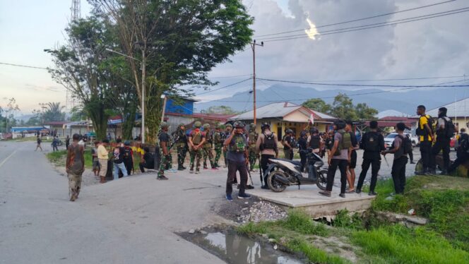 
					Enam Prajurit TNI Berhasil Dievakuasi di Tengah Kerusuhan Yalimo, Tiga Luka Berat