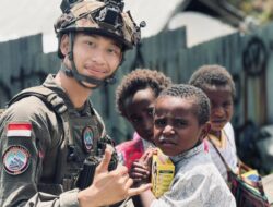 Sentuhan Peduli Satgas Damai Cartenz: Pengobatan Gratis dan Pembagian Susu untuk Anak-Anak Intan Jaya