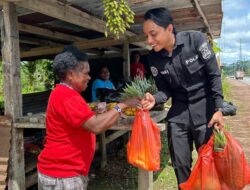 Satgas Ops Damai Cartenz Dorong Perekonomian Mama-Mama Papua melalui Aksi Humanis Belanja Produk Lokal