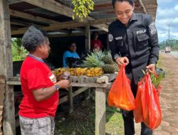Aksi Humanis Satgas Ops Damai Cartenz Perkuat Ekonomi Mama-Mama Papua melalui Pembelian Produk Lokal