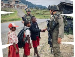 Patroli Dialogis Operasi Damai Cartenz Bangun Rasa Aman Berkelanjutan di Intan Jaya