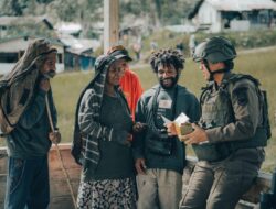 Satgas Operasi Damai Cartenz 2026 Berikan Pertolongan Kesehatan kepada Warga Kiwirok