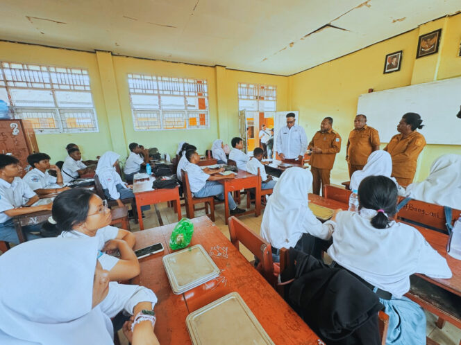 
					Pimpinan KEP Paulus Waterpauw,Tinjau Pelaksanaan MBG di SMAN 2 Sorong