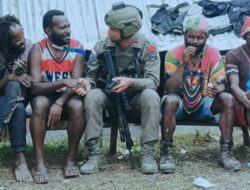 Patroli Humanis di Intan Jaya, Satgas Ops Damai Cartenz Duduk dan Berdialog dengan Warga