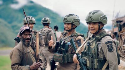 Patroli Dialogis Satgas Damai Cartenz Hadirkan Rasa Aman di Tengah Aktivitas Warga Kiwirok