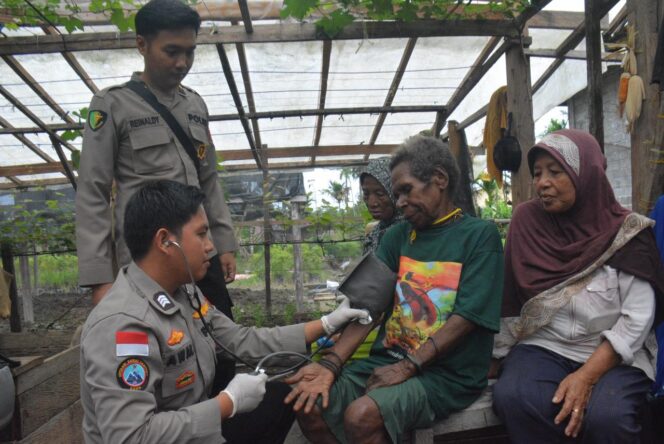 
					Ops Damai Cartenz Berbagi Kasih, Hadirkan Bantuan dan Pelayanan Kesehatan bagi Warga Pelosok Timika