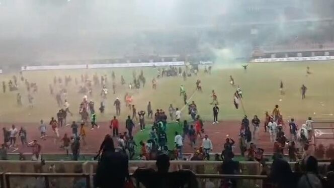 
					Persipura Gagal Promosi ke Liga 1, Kericuhan Pecah di Stadion Lukas Enembe