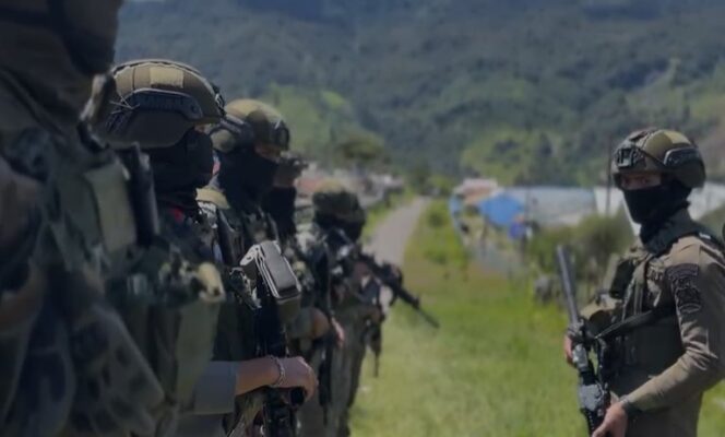 
					Patroli Jalan Kaki Satgas Ops Damai Cartenz 2026 di Sinak, Wujudkan Rasa Aman bagi Masyarakat Puncak