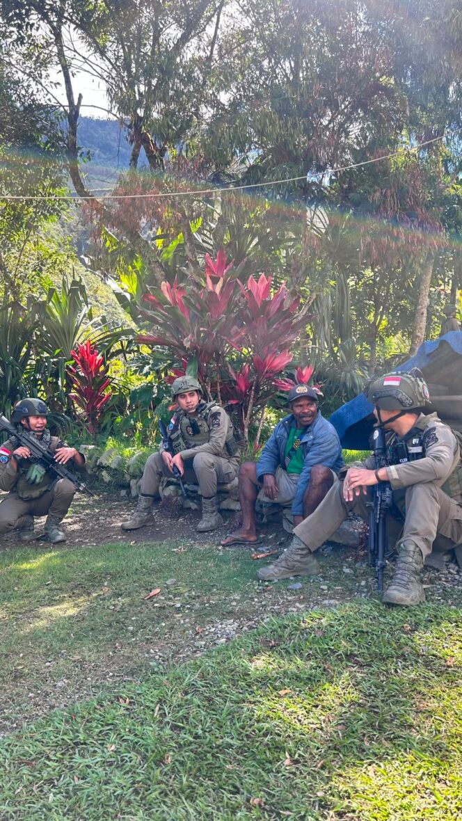
					Menembus Medan Puncak Jaya, Patroli Humanis Satgas Damai Cartenz Hadirkan Rasa Aman bagi Warga
