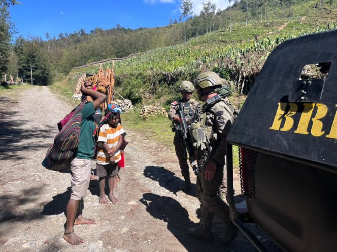 
					Menyapa dari Jantung Papua, Patroli Humanis Satgas Damai Cartenz Perkuat Kedekatan dengan Warga Ilaga