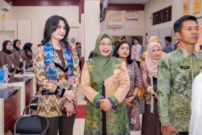 
					Tinjau PELATARAN di Kantah Kota Banjarbaru, Wamen Ossy: Hindari Masyarakat Menunggu Terlalu Lama di Loket