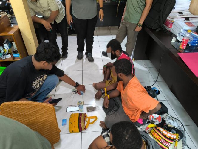 
					Satgas Ops Damai Cartenz-2026 Tangkap DPO Jaringan Peredaran Senjata Api Ilegal Yalimo–Yahukimo