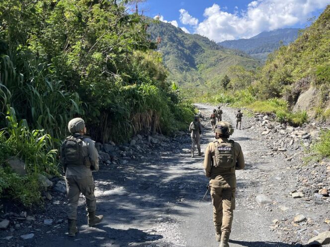 
					Patroli Jalan Kaki Satgas Ops Damai Cartenz-2026 Jadi Ruang Dialog dengan Warga di Puncak Jaya