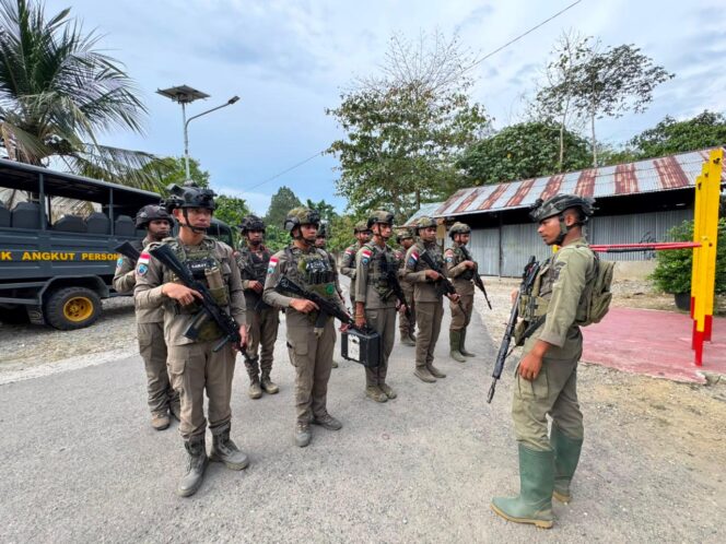 
					Berikan Rasa Aman ,Satgas Operasi Damai Cartenz-2026 Sambangi Warga Kawasan Kaliharapan