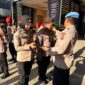 Sie Propam Polresta Jayapura Kota saat melakukan pemeriksaan Hanpdone milik anggota- Foto Humas Polresta Jayapura Kota,