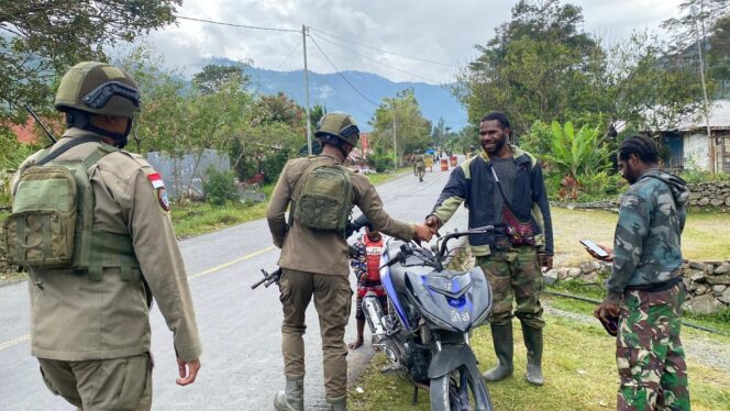 
					Dari Sekolah hingga Permukiman Warga, Satgas Kepolisian Ops Damai Cartenz Hadir Jaga Keamanan di Muara