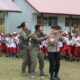 Bermain dan Belajar Bersama Anak, Satgas Kepolisian Operasi Damai Cartenz Berikan Dukungan Psikologis di SD Inpres Kago