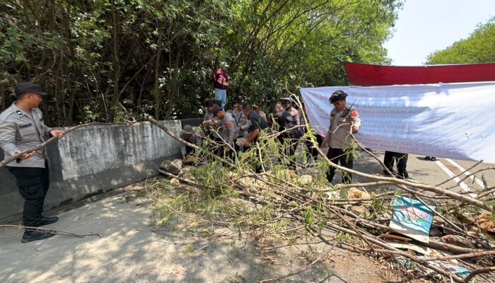 Sempat Lumpuh Akibat Pemalangan, Ringroad dan Jembatan Merah Jayapura Akhirnya Dibuka Polisi