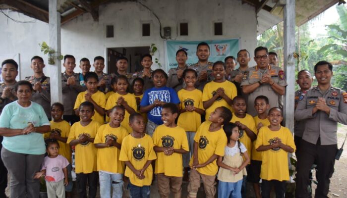 Satgas Kepolisian Damai Cartenz Berbagi Paket Bantuan Kemanusiaan di Panti Asuhan Cinta Kasih Hulda, Wujudkan Polisi Sahabat Anak